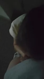 她老公就在楼下上班，她就在楼梯口给我吃屌