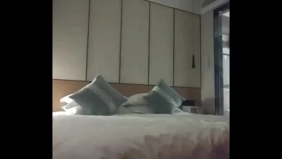 毒龙口爆胸推43岁人妻酒店激情无套内射